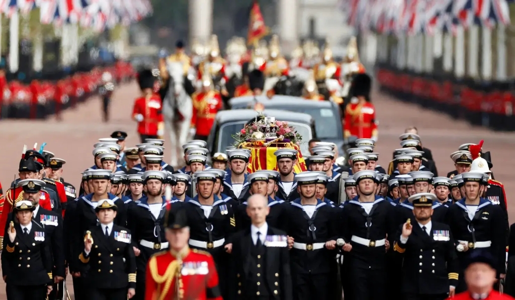 Queen Elizabeth funeral procession down Mall